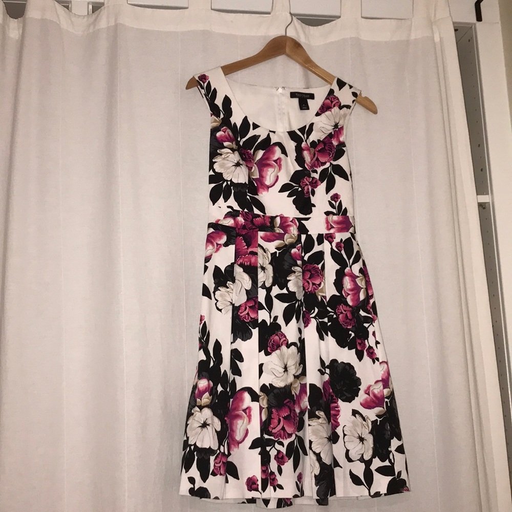 SLEEVELESS FIT & FLARE FLORAL DRESS
